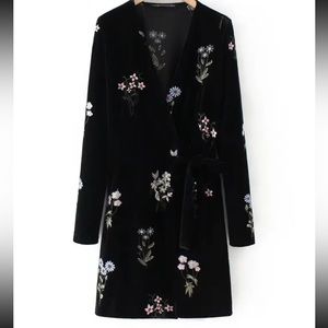 Floral Embroidered tie waist wrap Long Sleeve Velvet Black Mini Dress size 8.